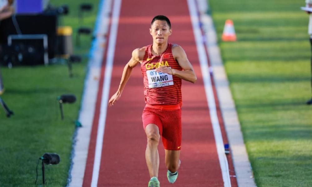 报道称，尤文图斯有意在明夏以4000万欧元左右的价格报价博尼法斯，弗拉霍维奇可能离队，为博尼法斯的可能加盟腾出空间和筹集资金。